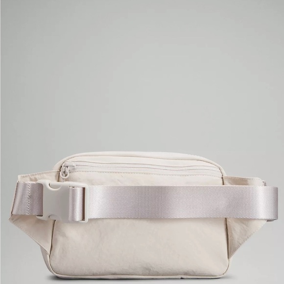 Everywhere Belt Bag by Lululemon - Picture 2 of 4